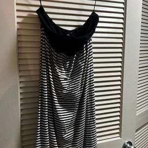 Express black/white strapless dress